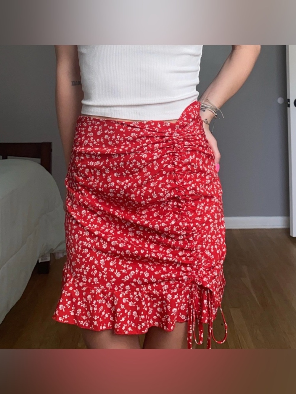 Amazon Red Floral Ruffle Drawstring Mini Skirt - Picture 2 of 3